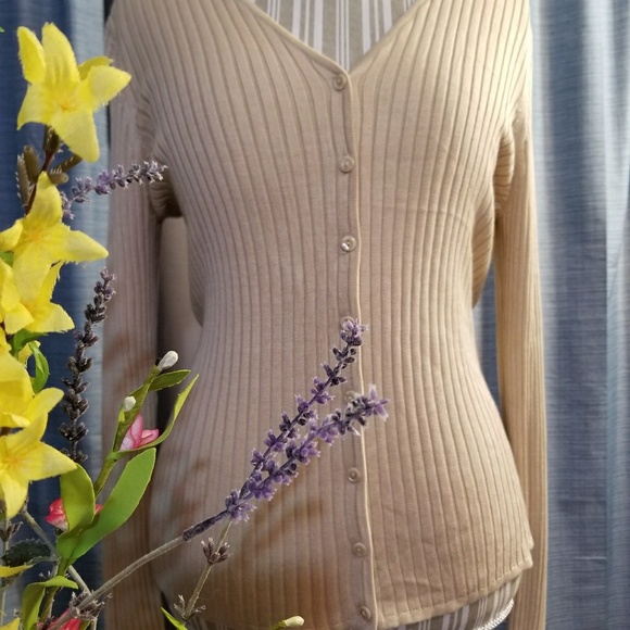 🌻🌺🌻AUGUST SILK LIKE NEW SILK BLEND CARDIGAN!! - Picture 3 of 5